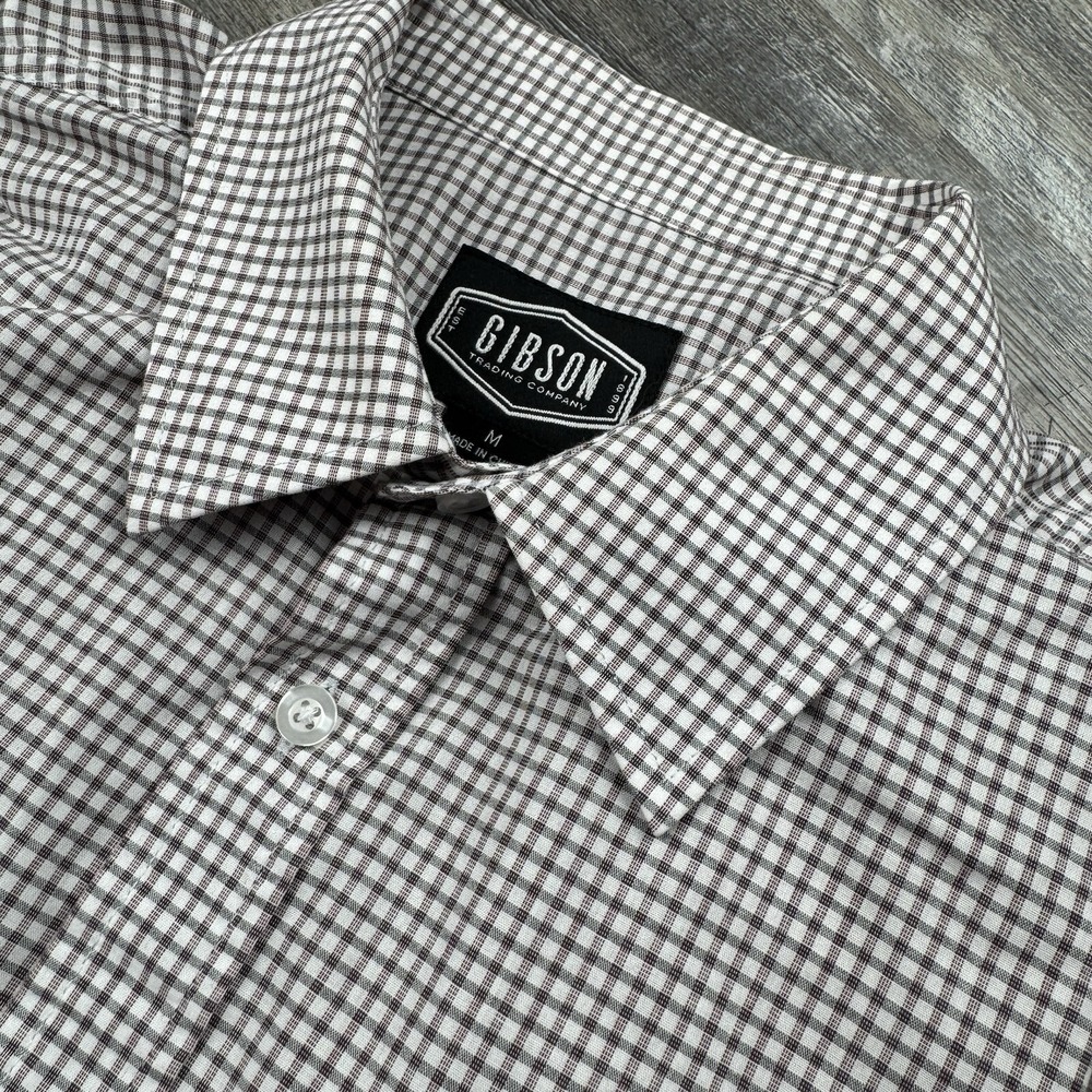 Gibson Trading Company Men's Medium Long Sleeve Button Up Shirt